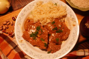 Slow Cooker Cubed Steak and Gravy
